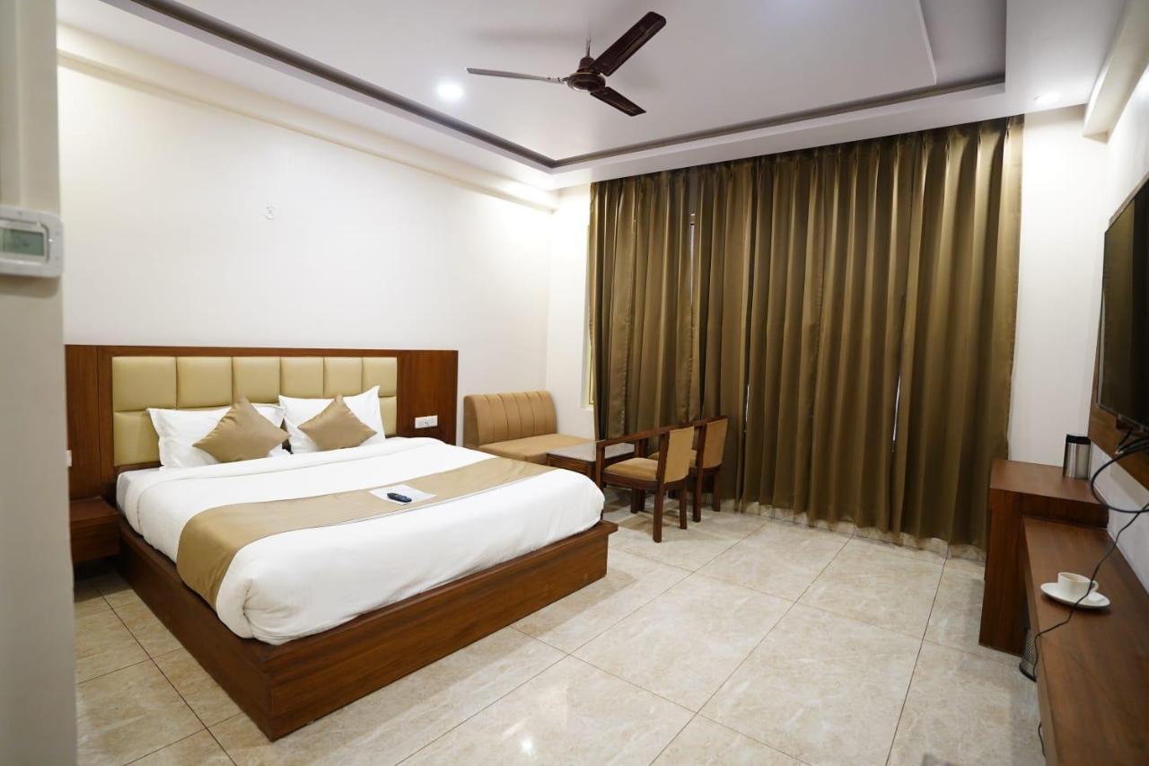 Hotel Amansara Lucknow Eksteriør bilde